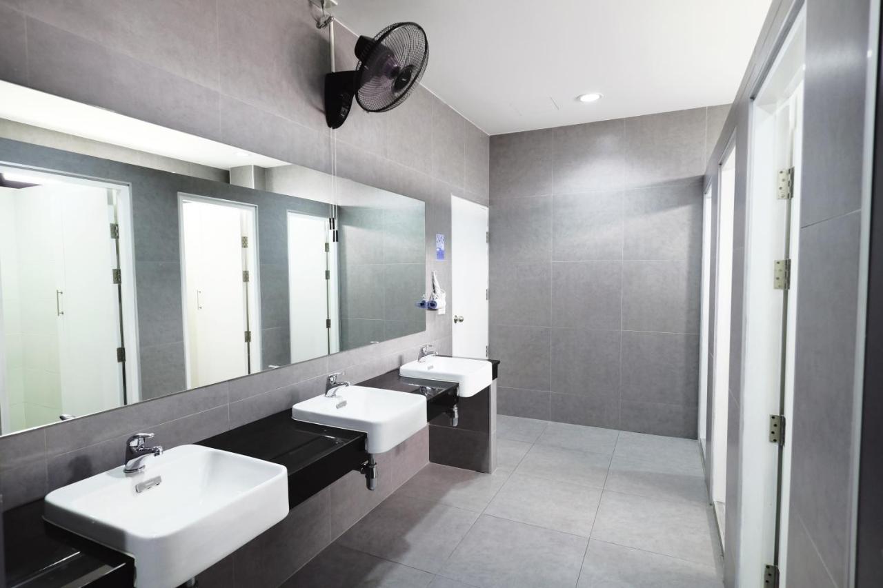 Wayha Hostel Don Mueang Airport Бангкок Екстер'єр фото